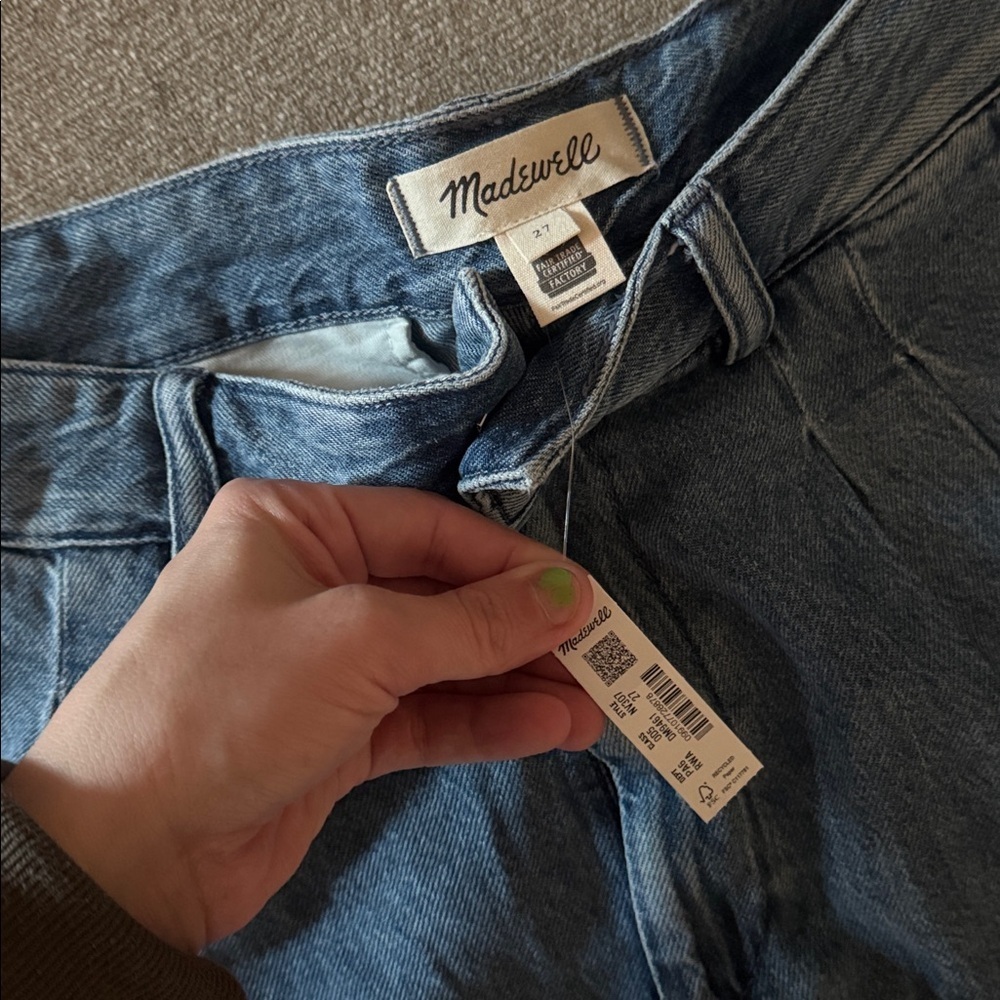 Madewell Pleated Trouser High Waist Shorts Airy Denim Size 27 NWT - Picture 3 of 4